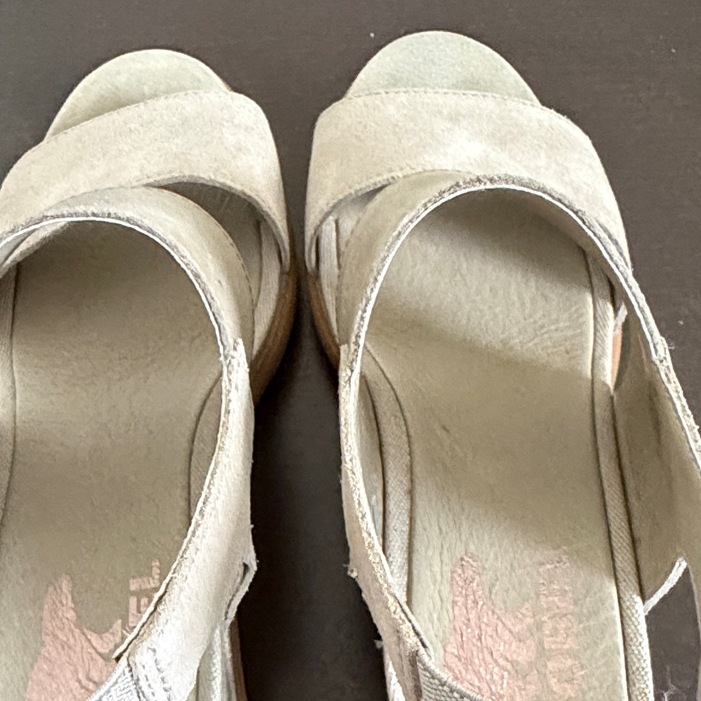 Sorel Women's Beige/Taupe Suede Slingback Wedge Sandals. - Picture 3 of 10